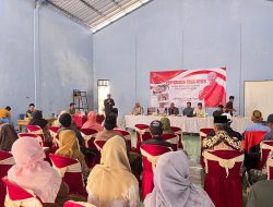 MH Said Abdullah Bantu Warga Pulau Raas Perbaiki Rumah